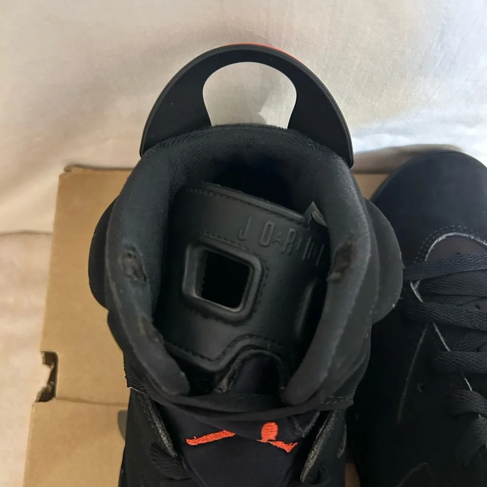 AUTHENTIC Jordan 6 Retro Infrared size 9 384664-060 2019 PRE-OWNED